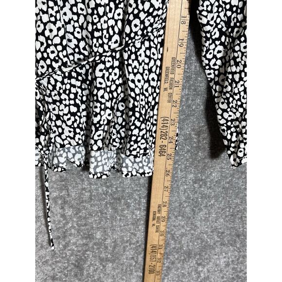 Old Navy Faux Wrap Top Womens Size Large Black White Animal Print Long Sleeve - Picture 8 of 8